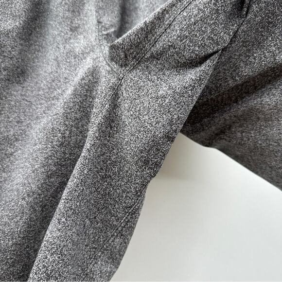 Lululemon Pace Breaker Short 9" Linerless in Carbon Mist Alpine Grey Sz S - Picture 6 of 8